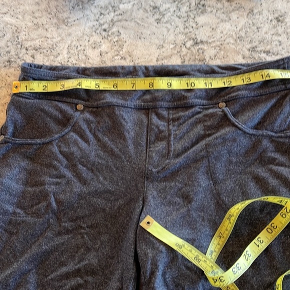 Athleta Metro Shorts MT - Picture 6 of 7